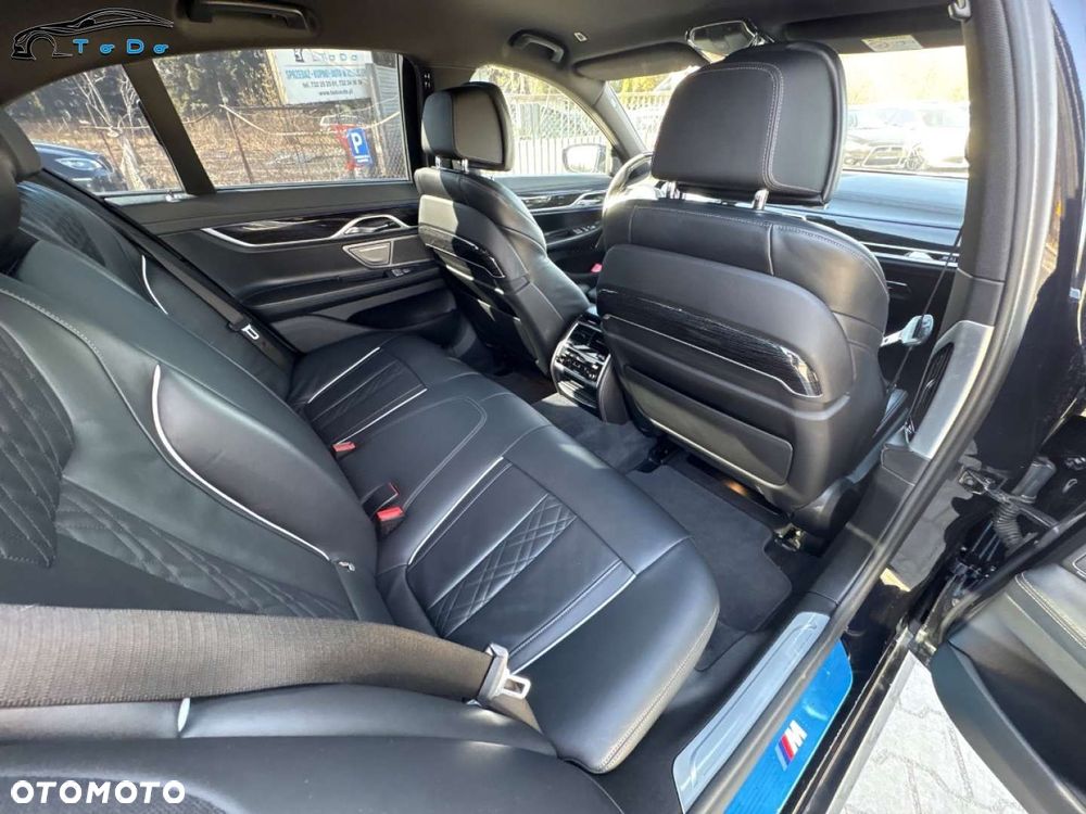 BMW Seria 7 750i xDrive sport - 39