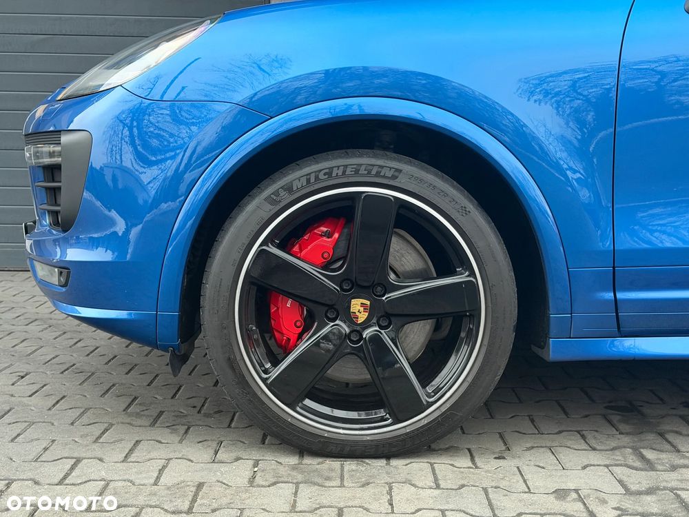 Porsche Cayenne - 4