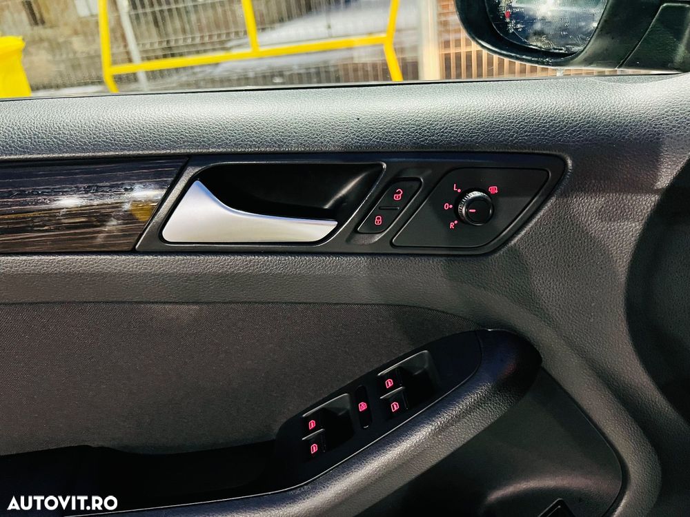 Volkswagen Jetta 2.0 TDI Trendline - 13