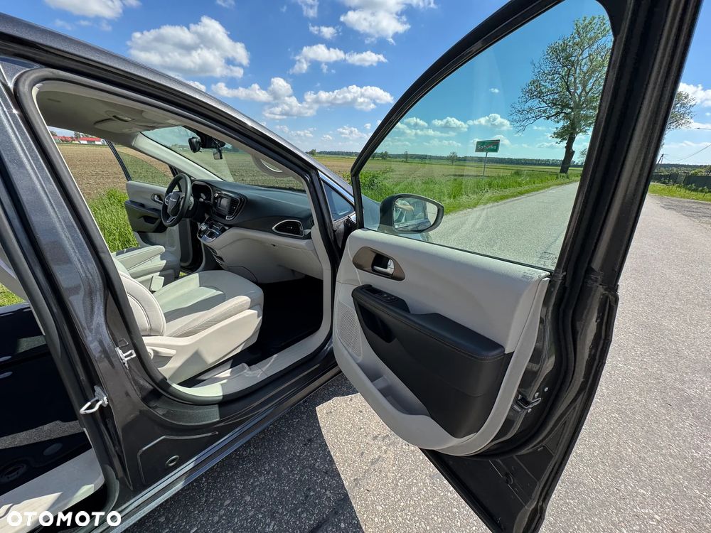 Chrysler Pacifica - 24