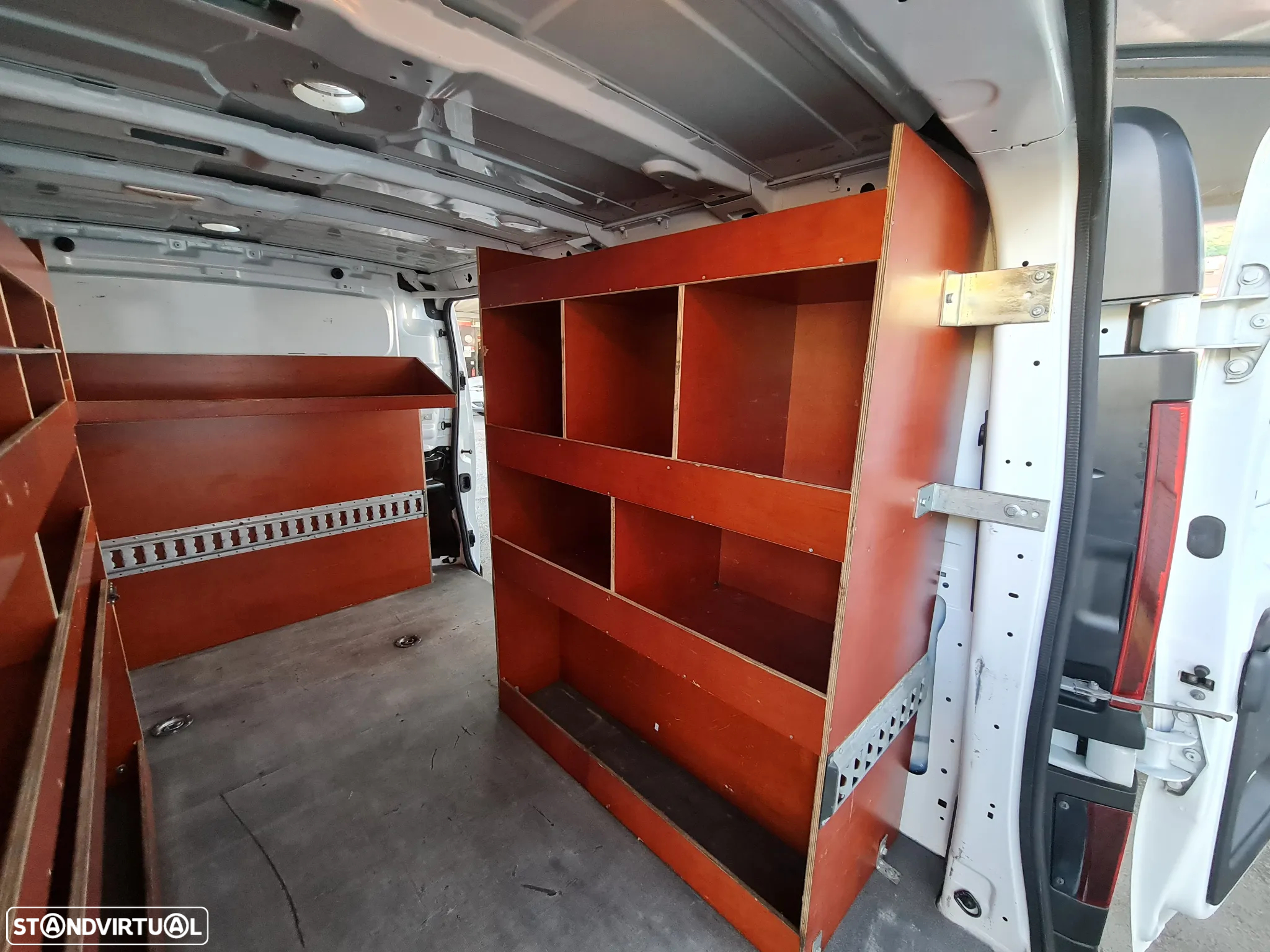 Renault TRAFIC 2.0 Dci 120CV * GPS/ AC/ IVA DEDUTÍVEL * - 17