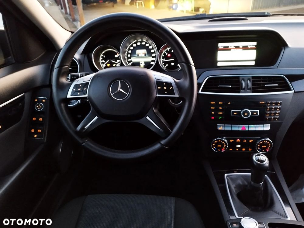 Mercedes-Benz Klasa C 200 CDI BlueEff Avantgarde - 19