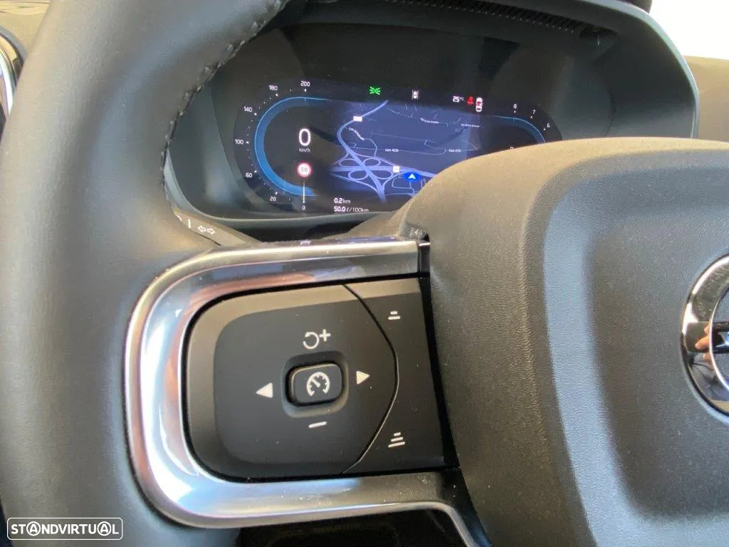 Volvo XC 40 2.0 B3 Black Edition - 23