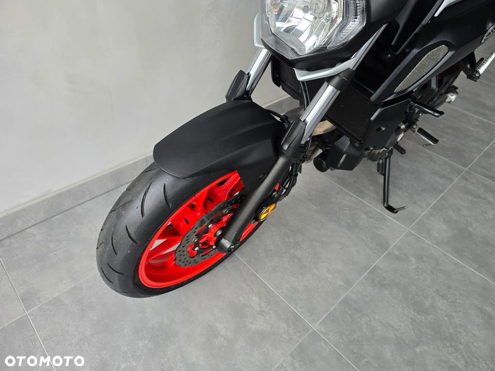 Yamaha MT - 22