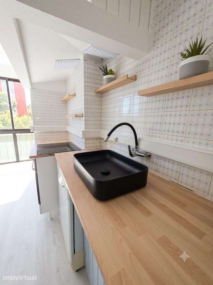 Apartamento T3 com 100 m2 no Monte Estoril para arrendamento - Grande imagem: 3/16
