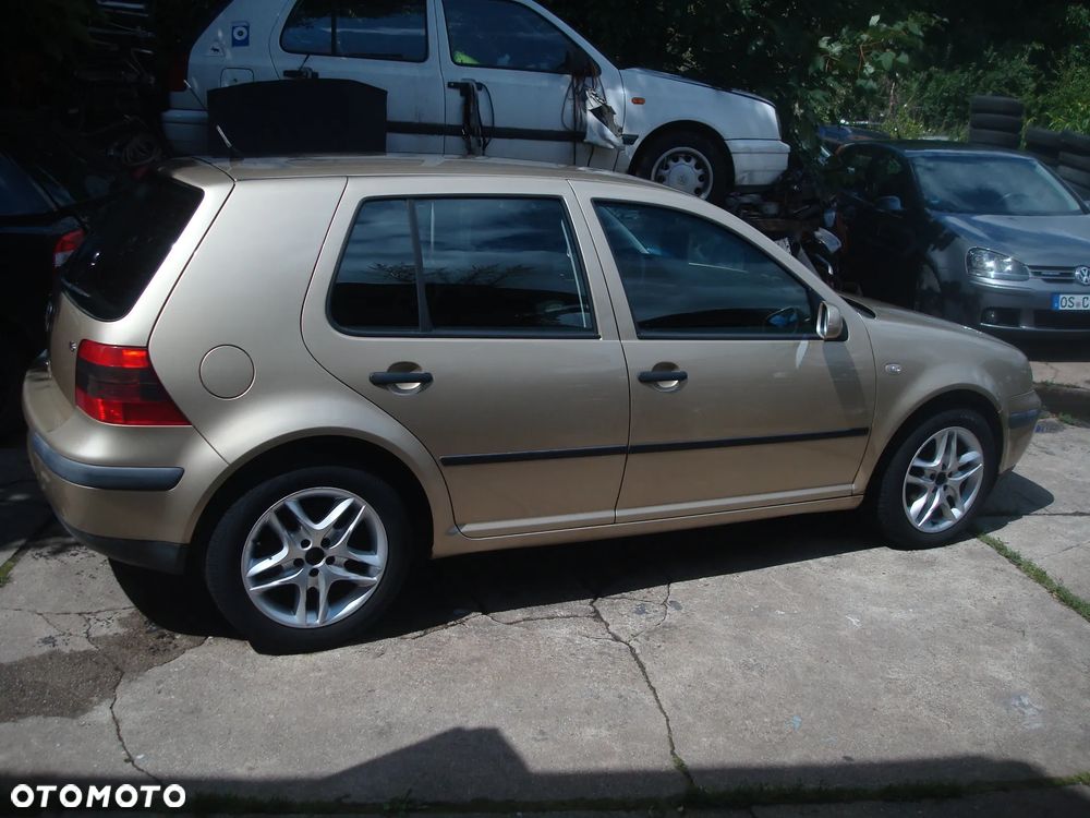 Volkswagen Golf - 4