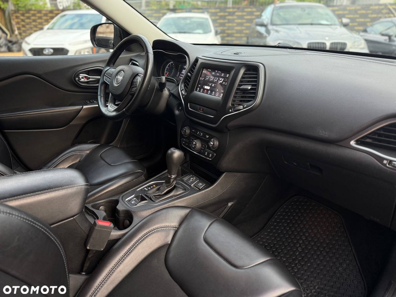 Jeep Cherokee - 22