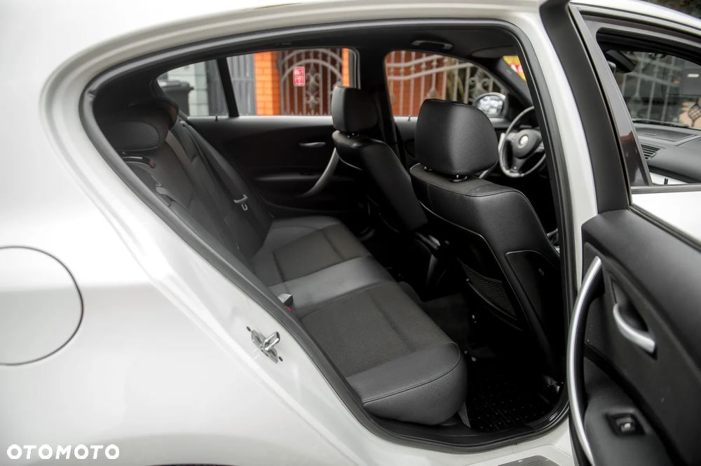 BMW Seria 1 118d Sport Line - 19