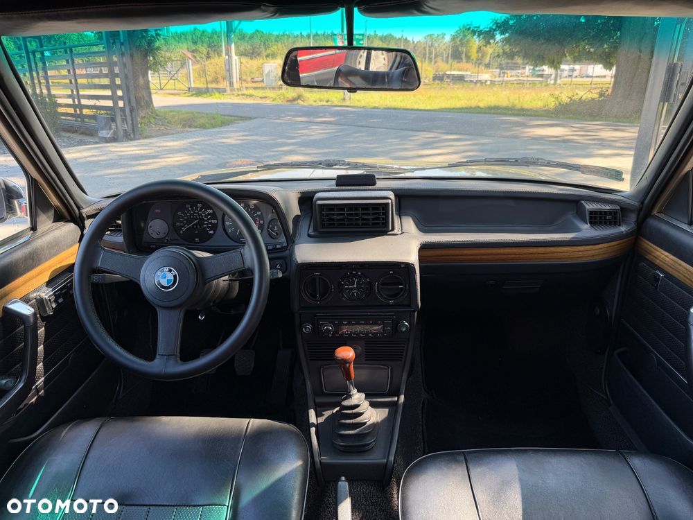 BMW Seria 5 528 i - 31