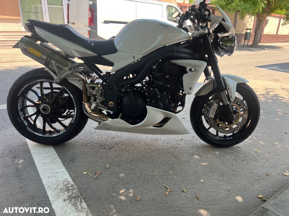 Triumph Speed Triple S - 4