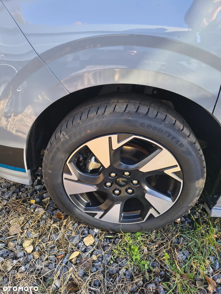 Ford Tourneo Custom - 30