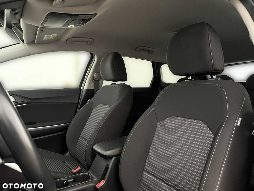 Kia Ceed - 12