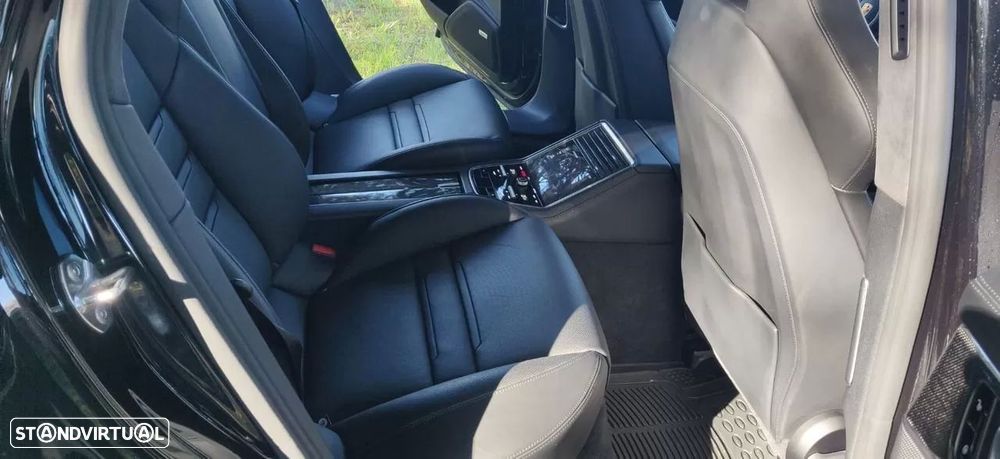 Porsche Panamera Turbo Executive - 19