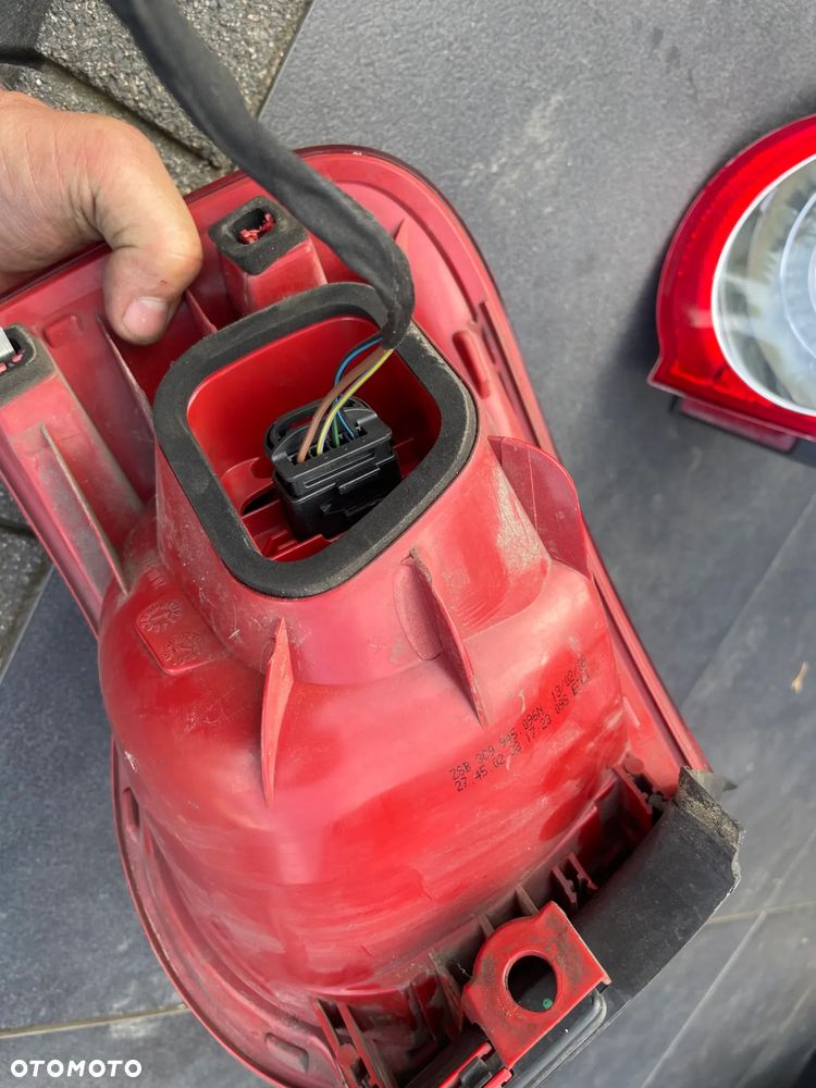 VW PASSAT B6 KOMBI LAMPA TYŁ PRAWA kompletna - 4