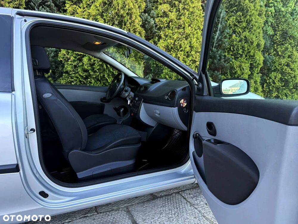 Renault Clio - 36