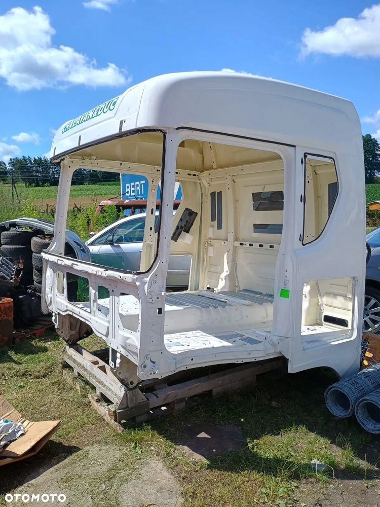 kabina SCANIA - 1