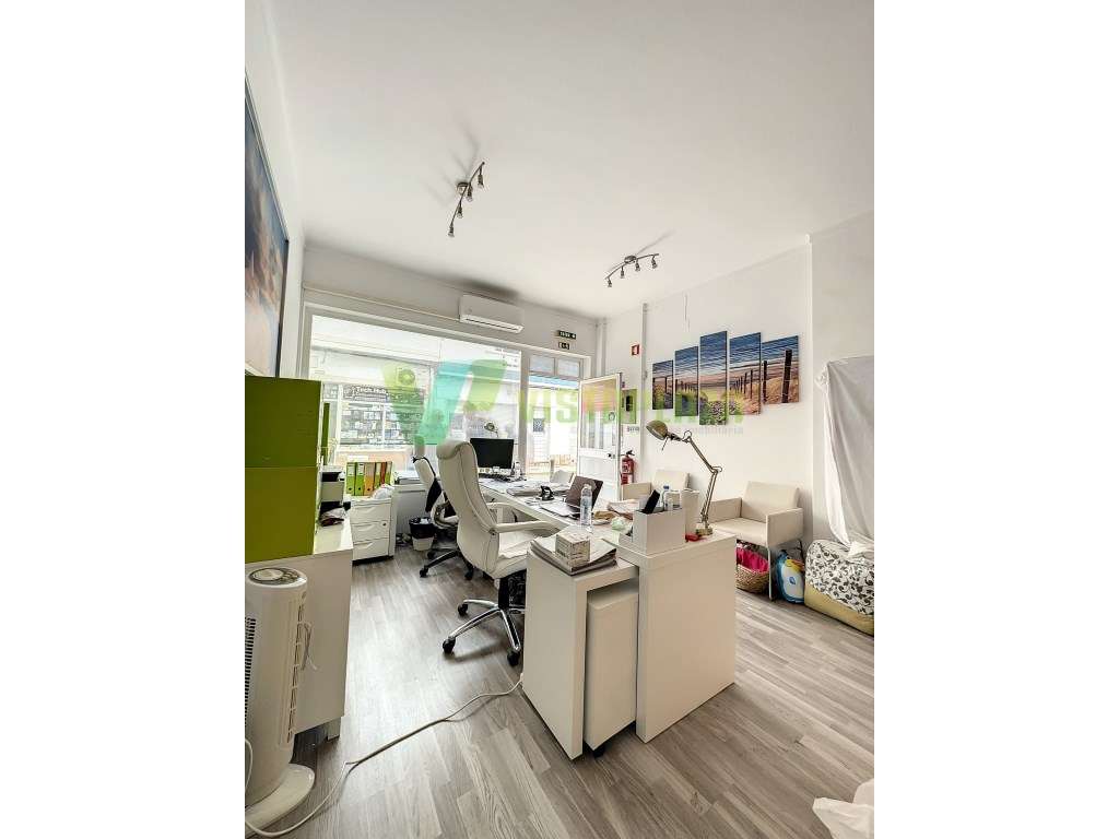 Loja em Alvor para comércio, Serviços ou Escritórios - Grande imagem: 5/17