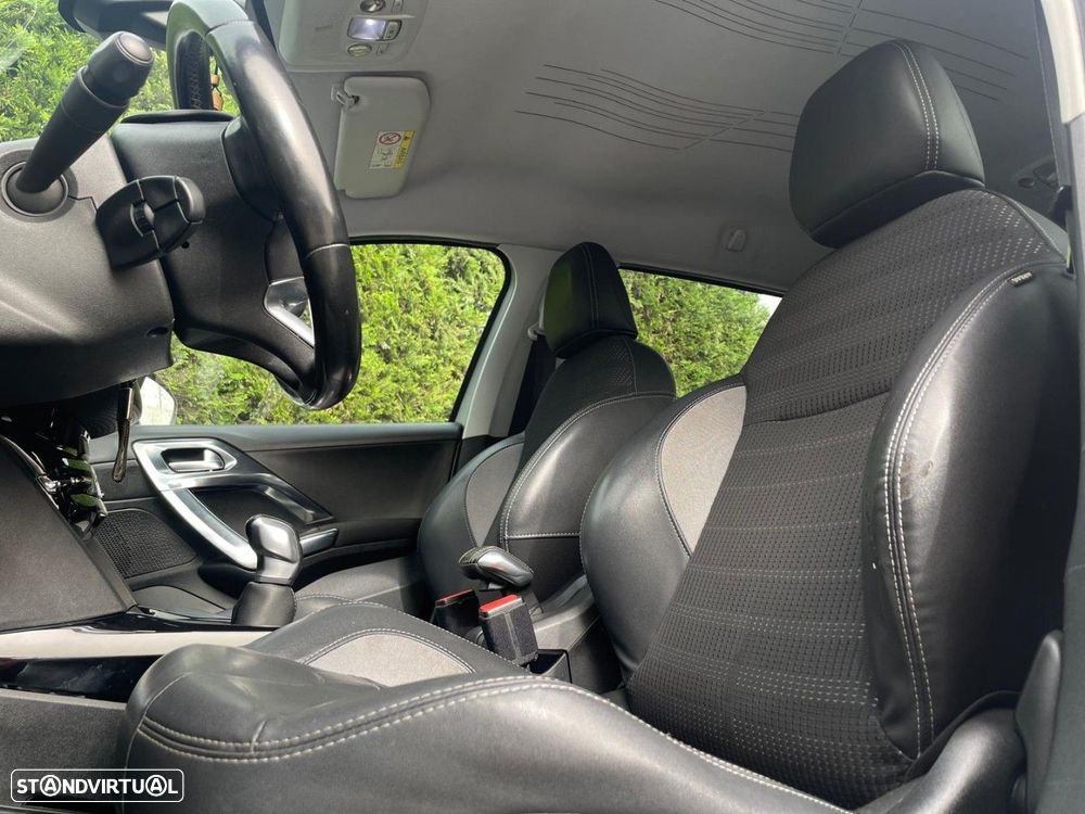 Peugeot 2008 1.2 PureTech Allure - 6