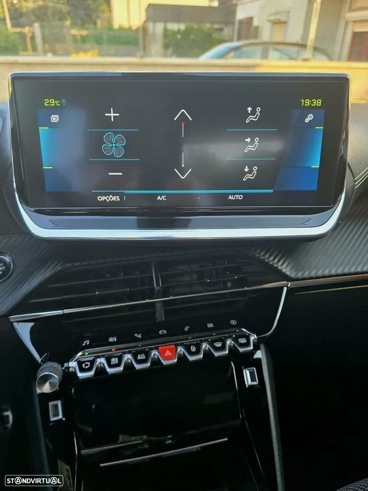 Peugeot e-2008 50 kWh Allure - 6