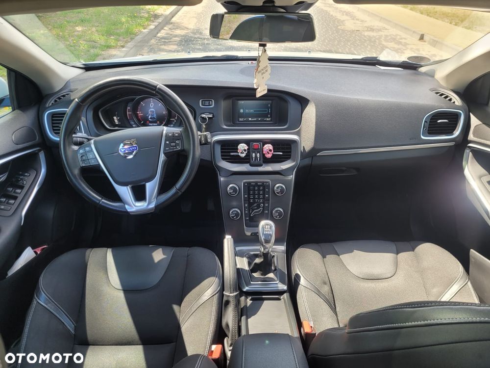 Volvo V40 D3 R Design - 13