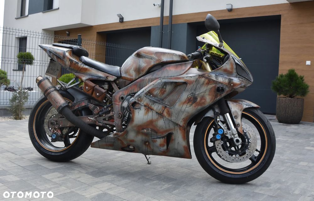 Yamaha R1 - 7