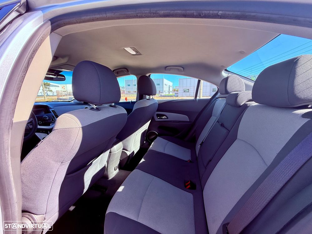 Chevrolet Cruze 2.0 VCDi LT - 24