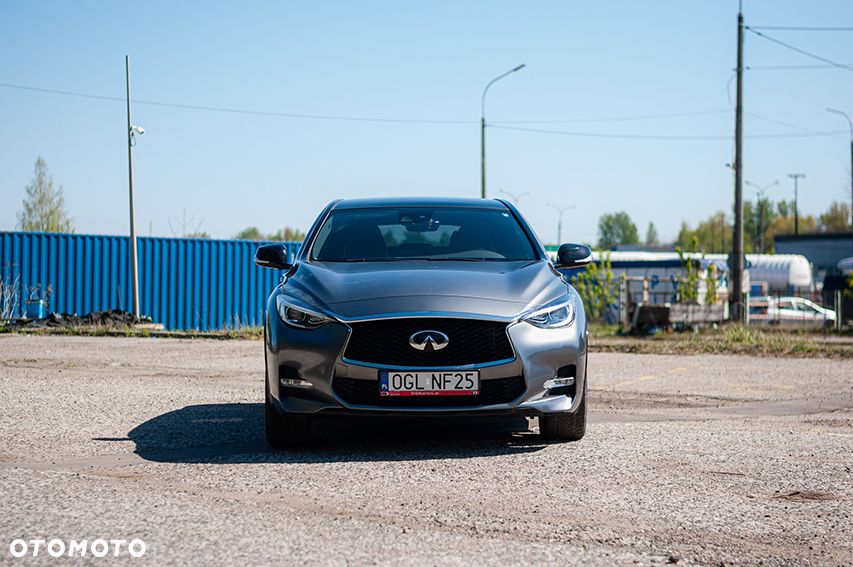 Infiniti Q30 2.2d Sport City Black AWD 7DCT - 2
