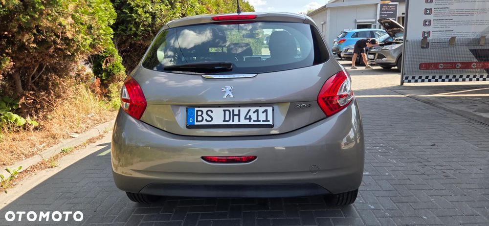 Peugeot 208 - 13