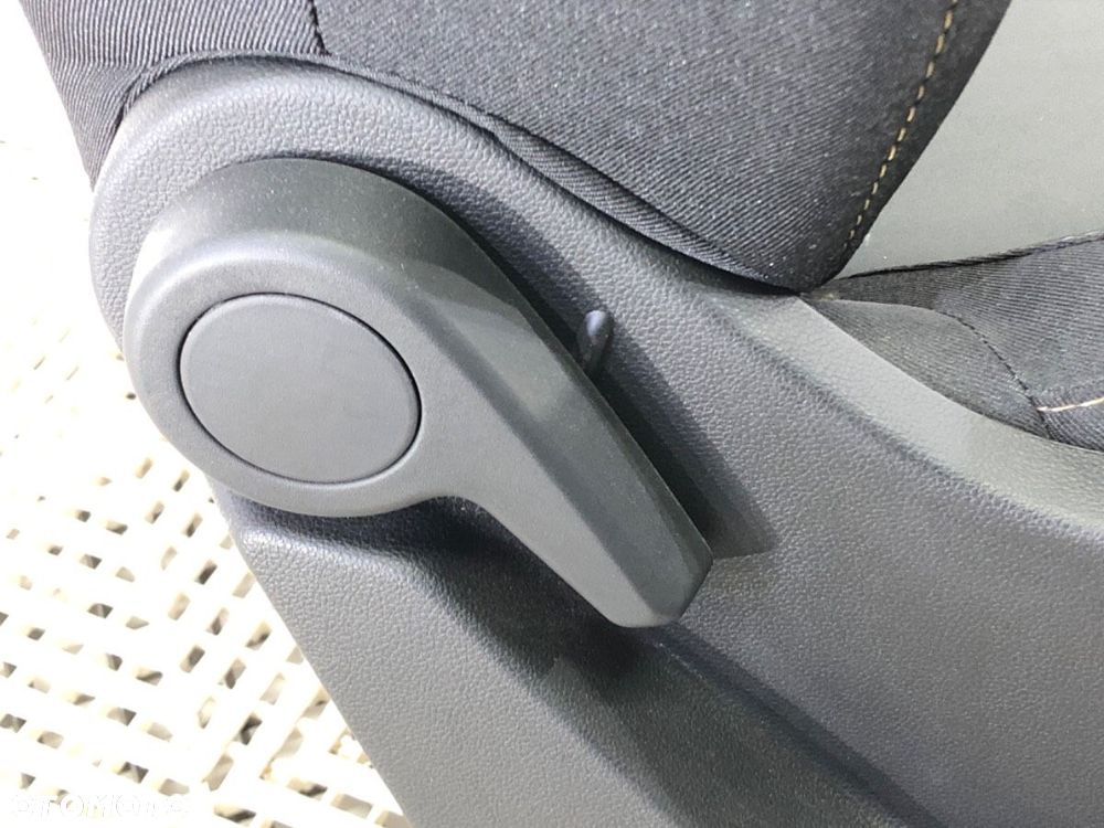 FOTEL PRAWY PRZÓD  DACIA DUSTER (HM_) 2017 - 2022 1.0 TCe 90 67 kW [91 KM] benzyna 2021 - 2022 - 5