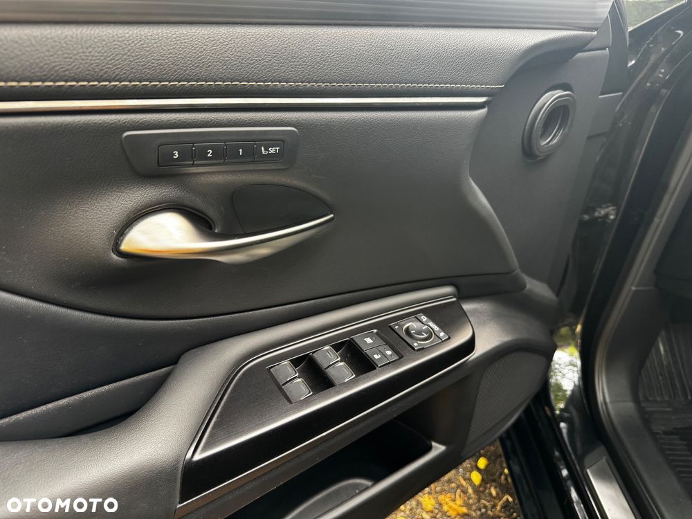 Lexus ES 300h F Sport - 17