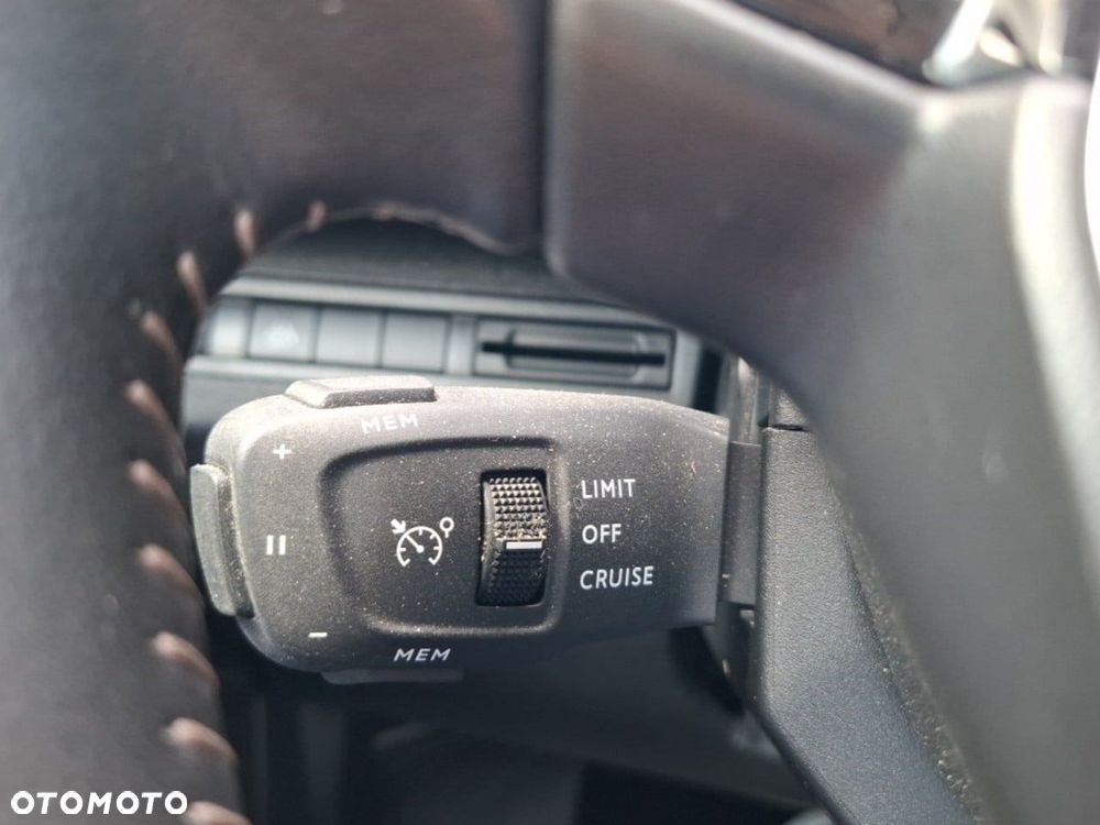 Peugeot 3008 1.2 PureTech Active Pack S&S EAT8 - 26