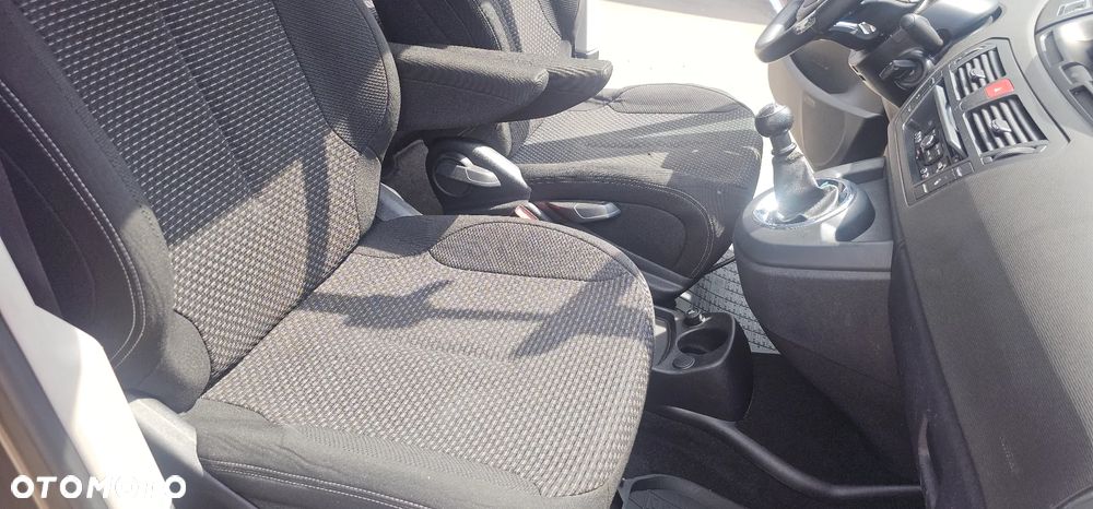 Citroën C4 Picasso 1.6 HDi Impress - 11