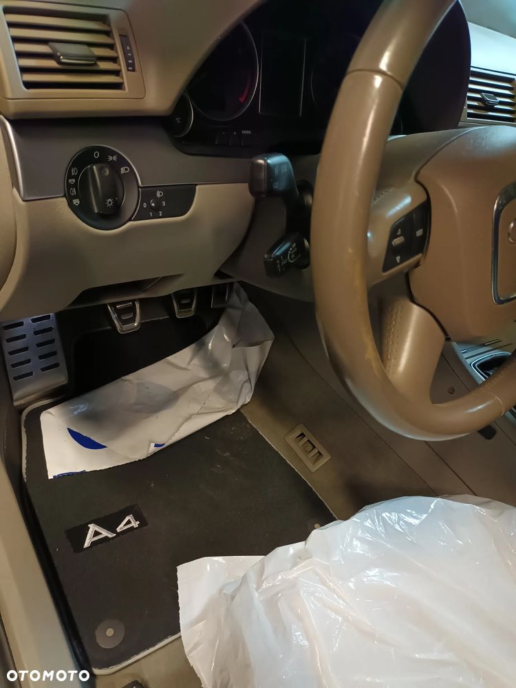 Audi A4 Limousine - 11