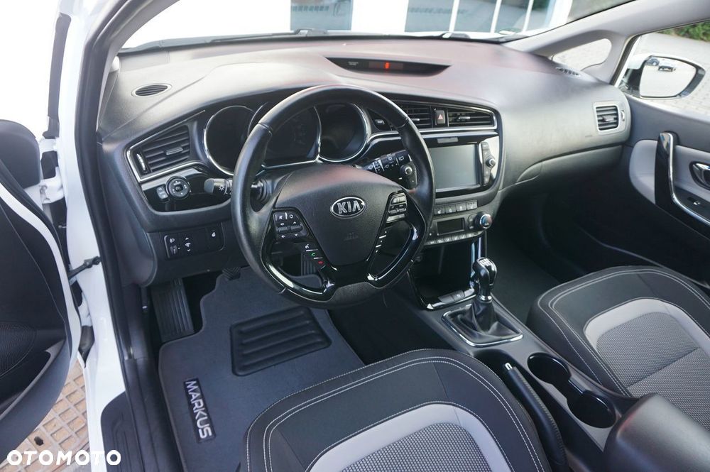 Kia Ceed 1.6 GDI Dream Team Edition - 5