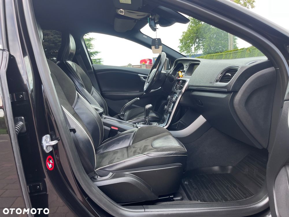 Volvo V40 D2 Drive-E R-Design Momentum - 16