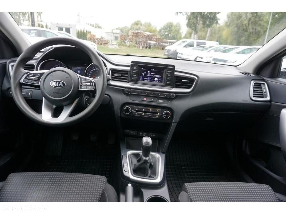 Kia Ceed - 27