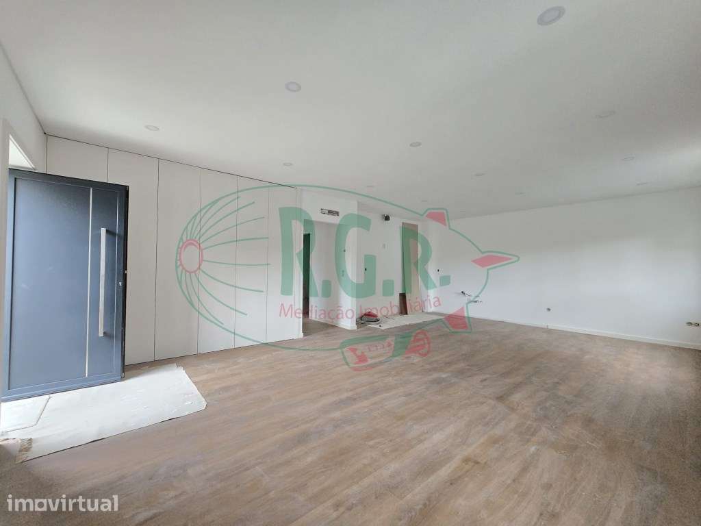 ANDAR MORADIA T2 RECUPERADO (NOVO) - VALBOM - Full image: 4/21