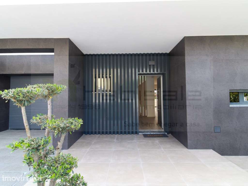 Moradia T4 em condomínio fechado em Loures, com piscina! - Grande imagem: 4/53