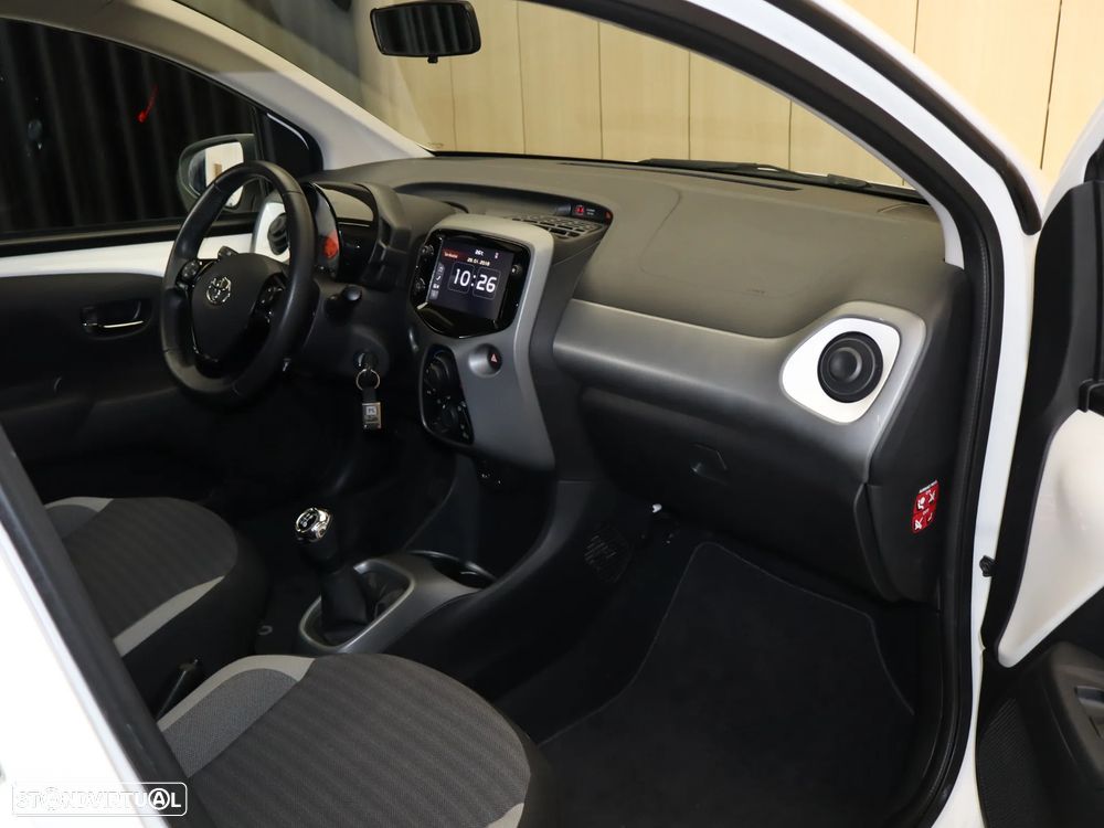 Toyota Aygo 1.0 X-Play - 16
