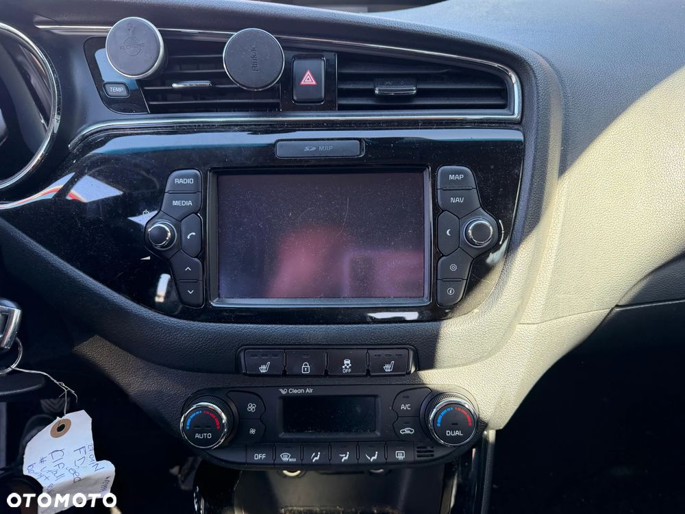 Kia Ceed 1.6 CRDi 136 ISG Vision - 11