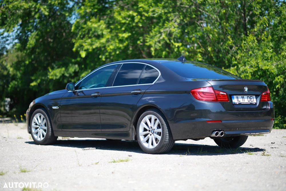 BMW Seria 5 525d xDrive - 14
