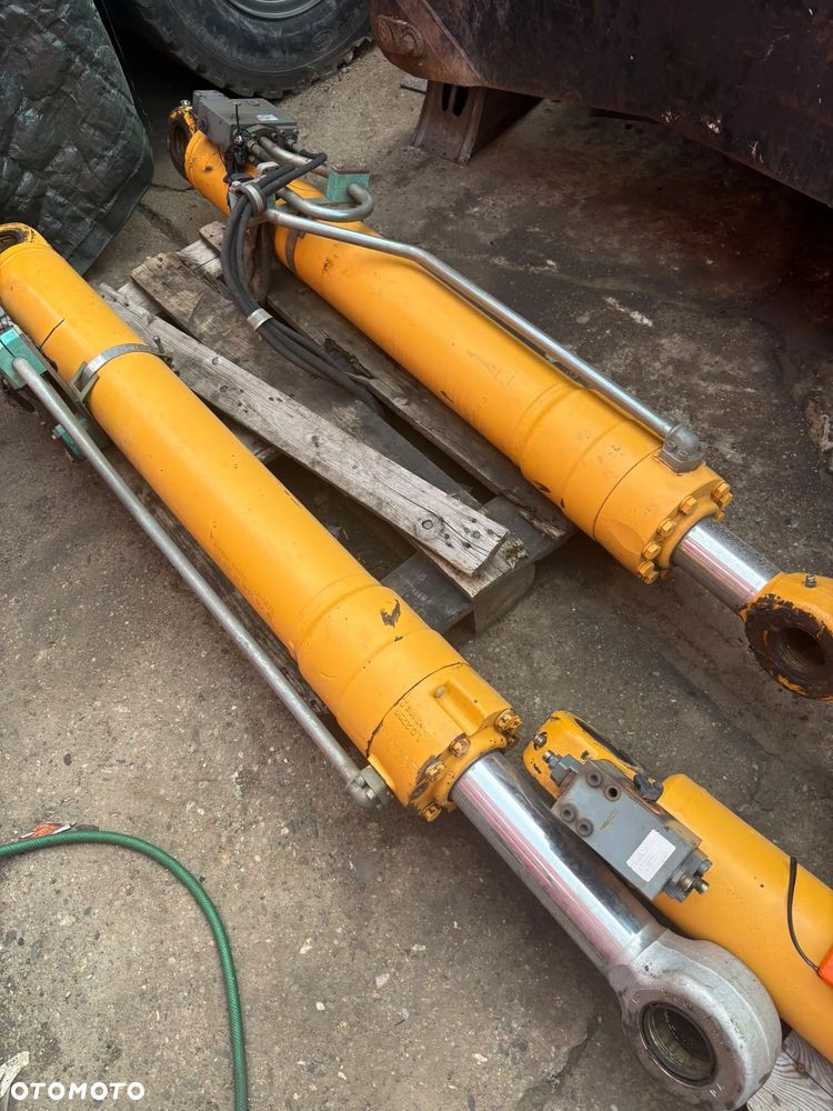 Siłownik hydrauliczny do koparki Liebherr 924 B