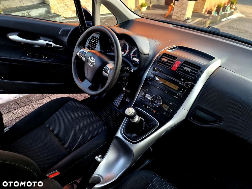 Toyota Auris 1.6 Premium - 4