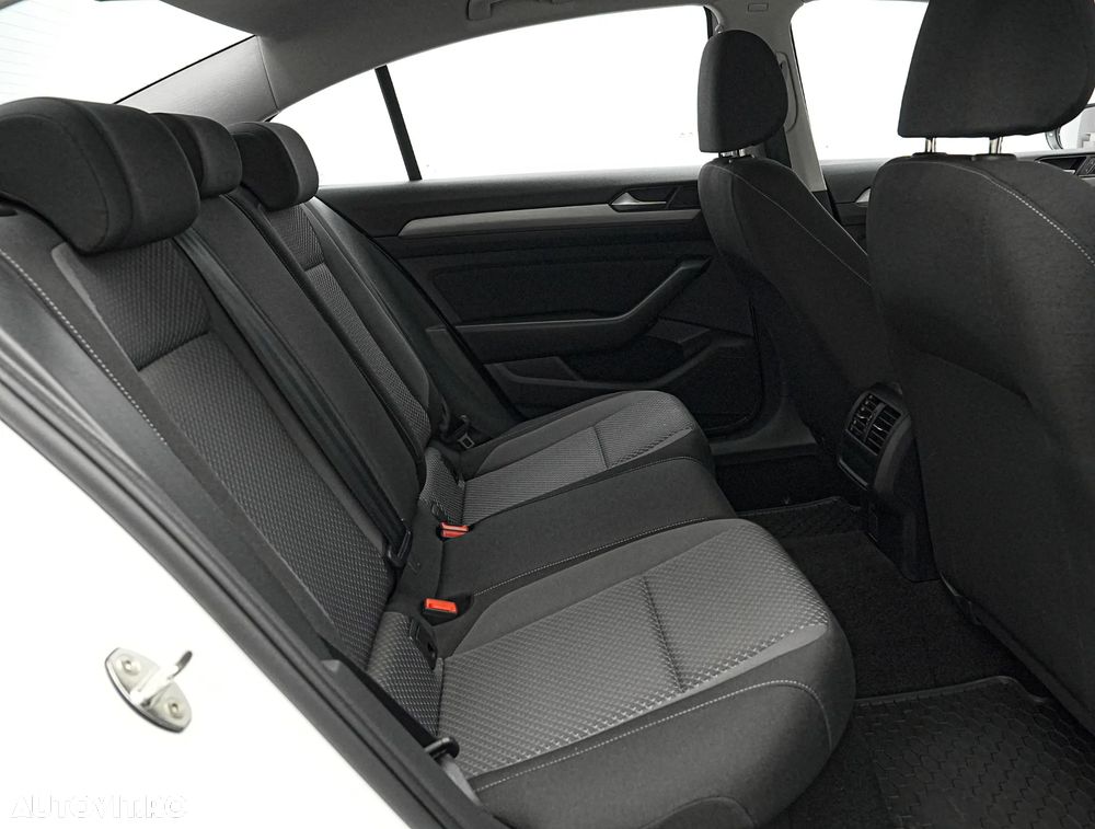 Volkswagen Passat 2.0 TDI SCR DSG Business - 17