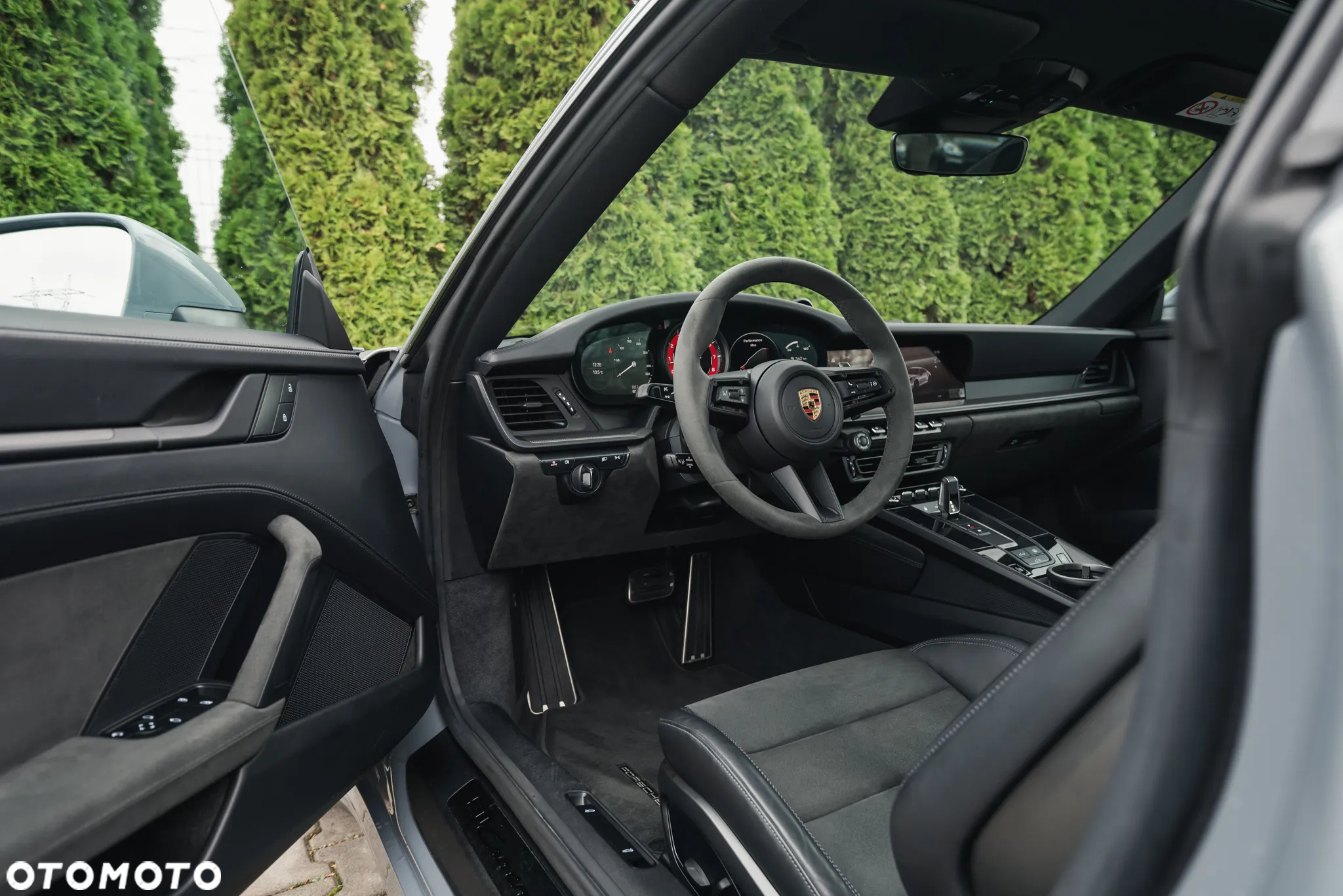 Porsche 911 Carrera 4 GTS - 9