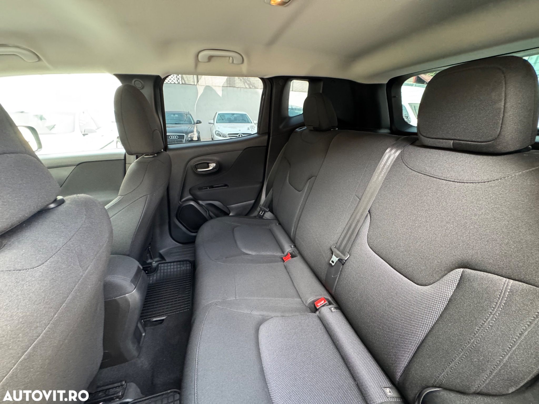Jeep Renegade - 14