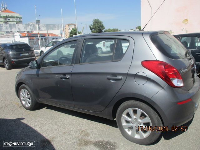 Hyundai i20 1.1 CRDi Blue Access+Bluetooth - 2
