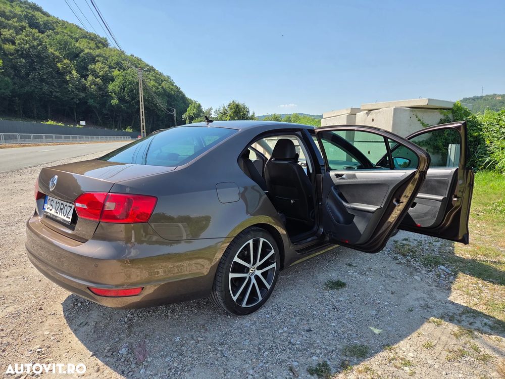 Volkswagen Jetta - 14