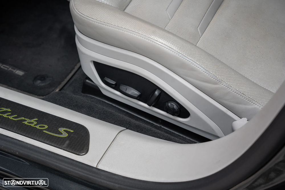 Porsche Panamera Sport Turismo Turbo S E-Hybrid - 27