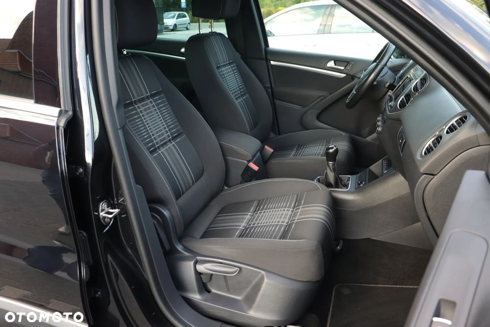 Volkswagen Tiguan 2.0 TDI SCR BlueMotion Technology Lounge Sport & Style - 32